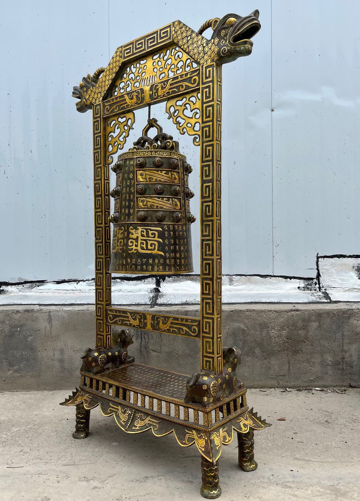 Han Dynasty Bronze and gold double dragon wall clock
