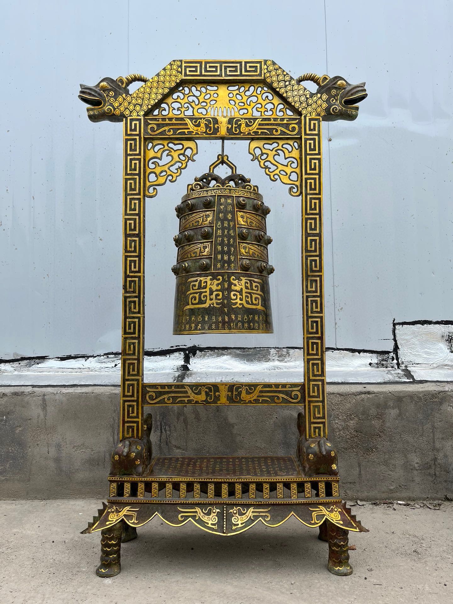 Han Dynasty Bronze and gold double dragon wall clock