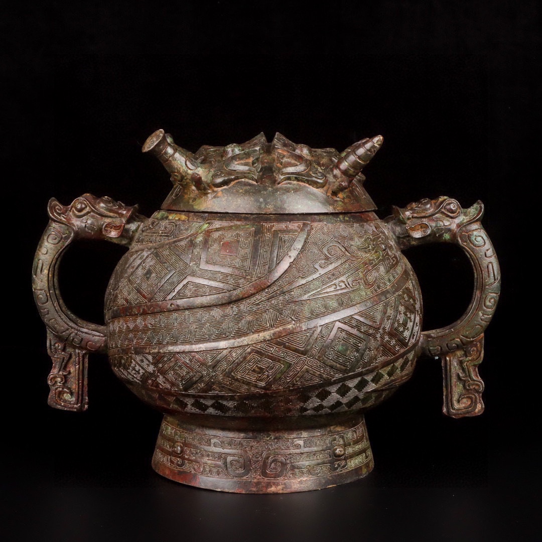 Zhou Dynasty Bronze Double Dragon Beast Face Gui