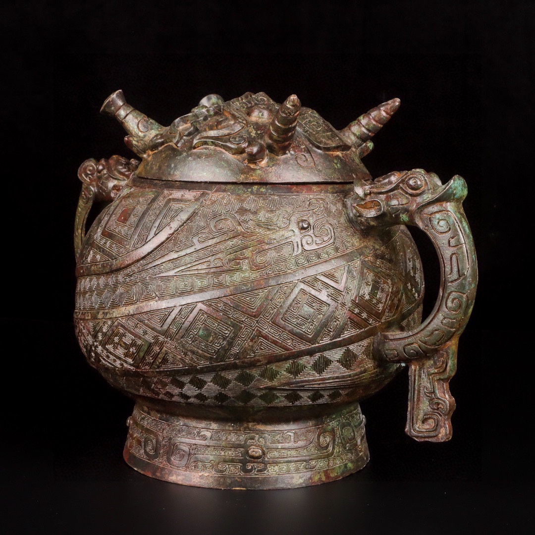 Zhou Dynasty Bronze Double Dragon Beast Face Gui