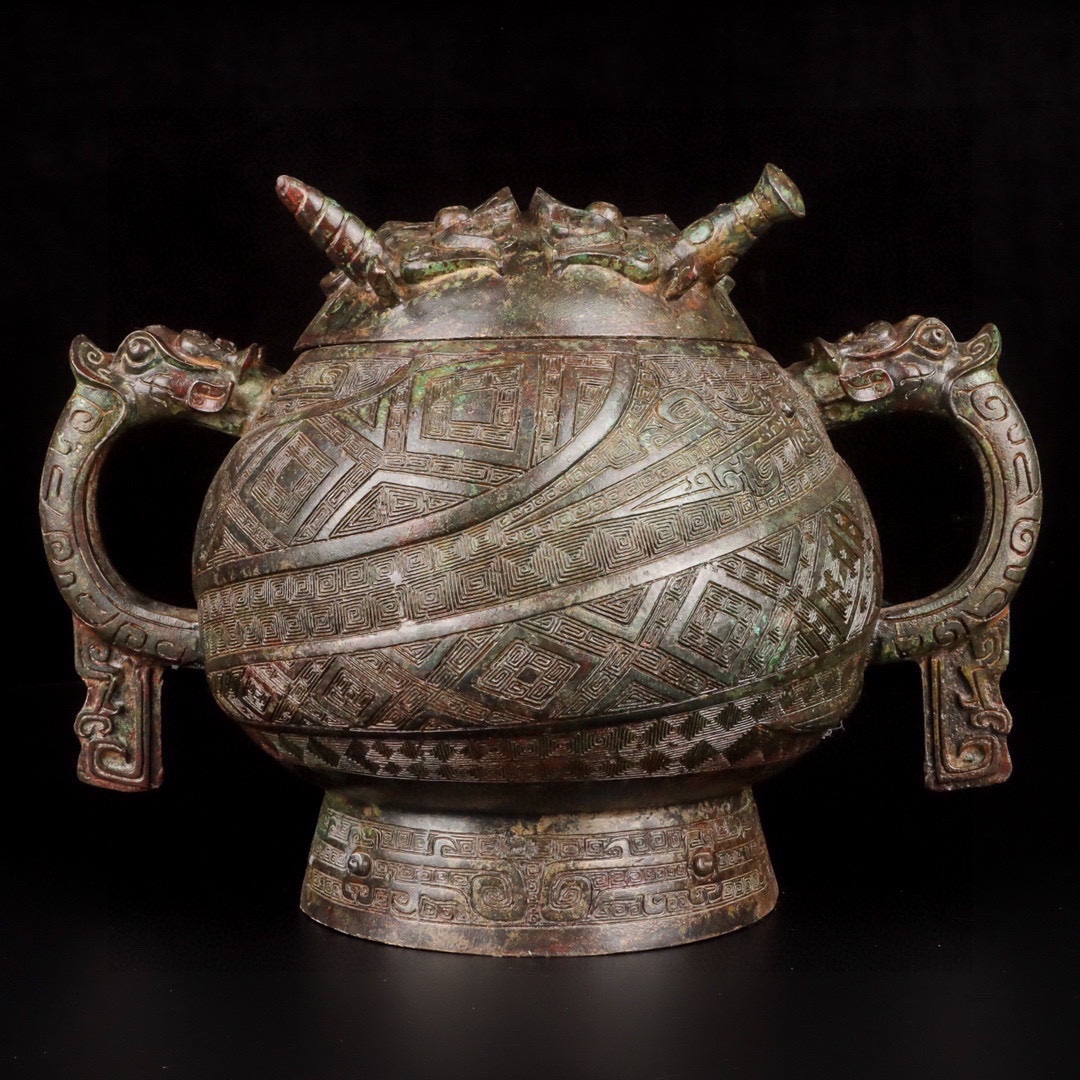 Zhou Dynasty Bronze Double Dragon Beast Face Gui