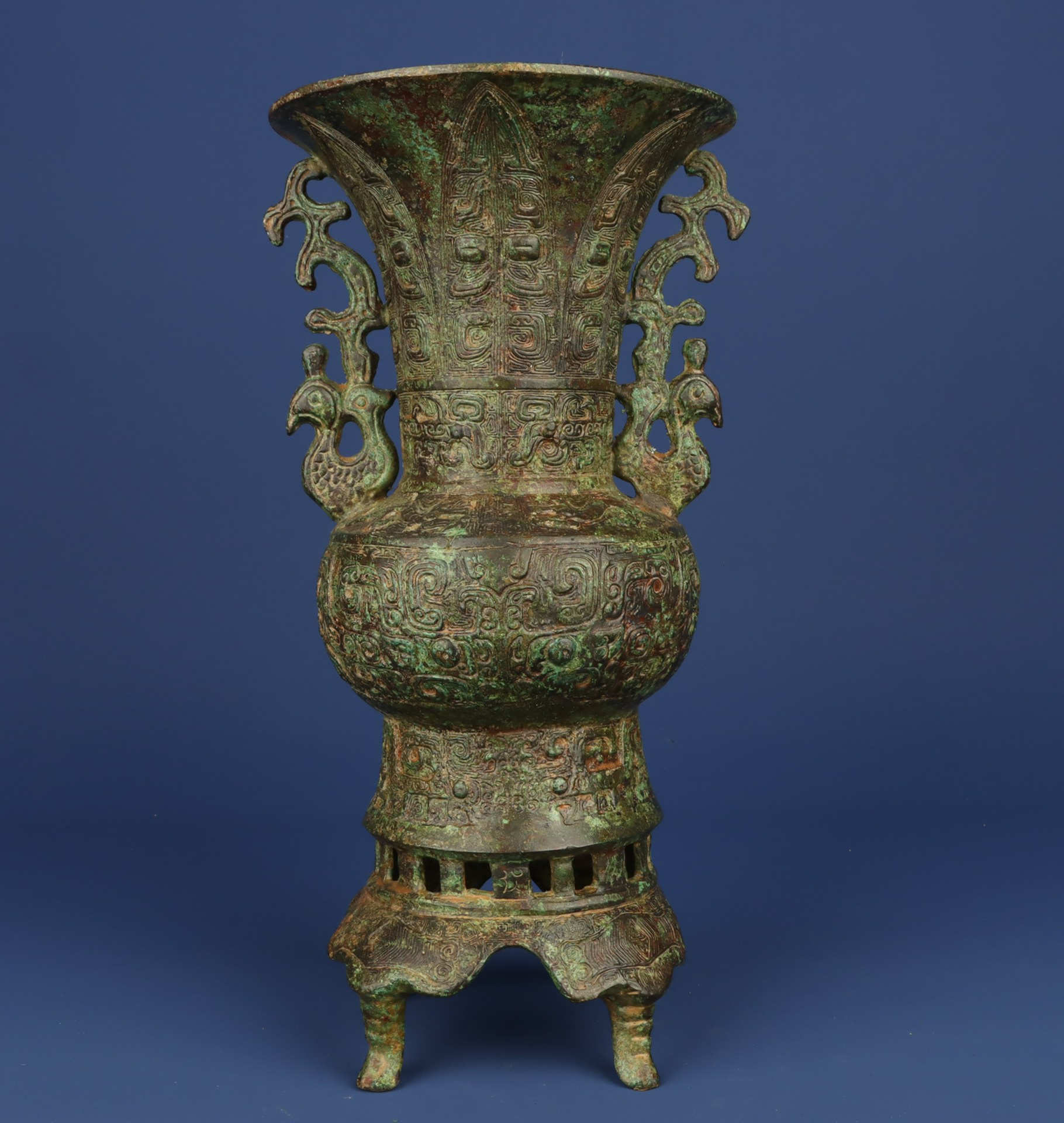 Zhou Dynasty Bronze four legged double phoenix round statue