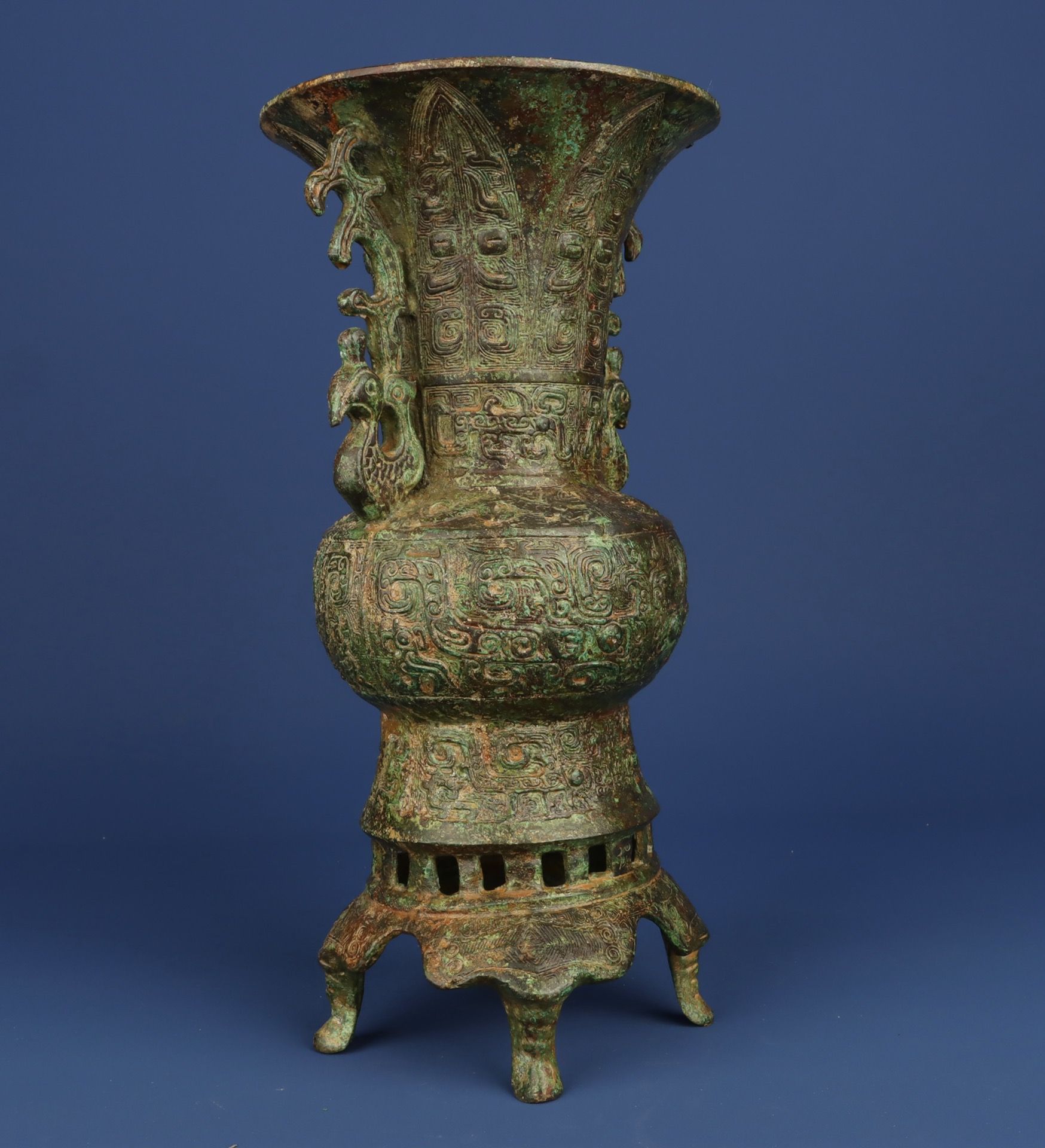 Zhou Dynasty Bronze four legged double phoenix round statue