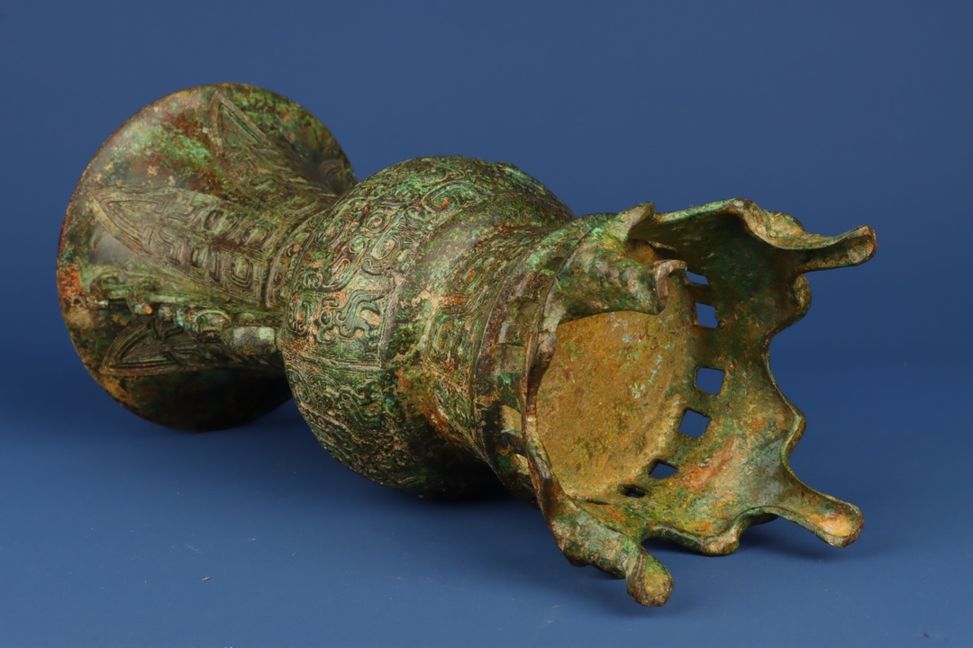 Zhou Dynasty Bronze four legged double phoenix round statue