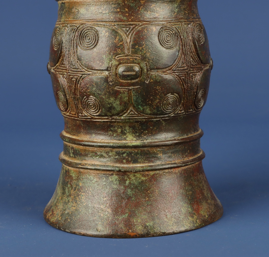 Zhou Dynasty Bronze Round Zun with Animal Face Inscriptions