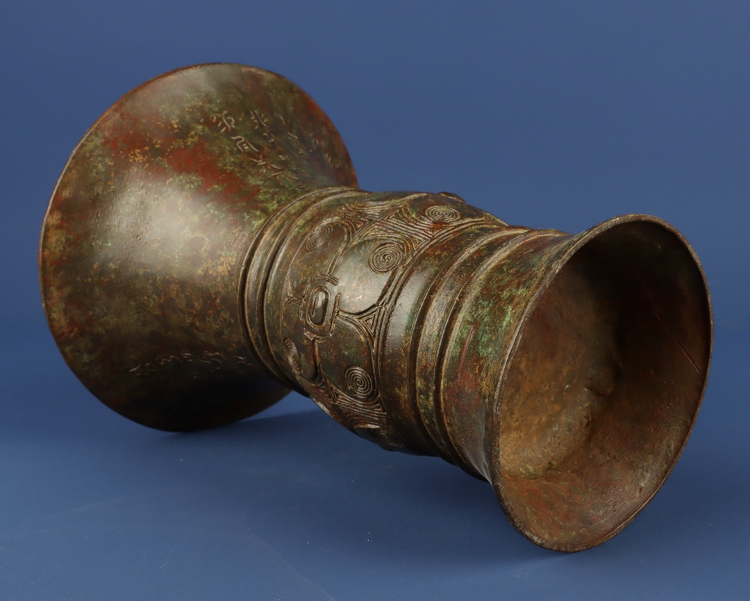 Zhou Dynasty Bronze Round Zun with Animal Face Inscriptions
