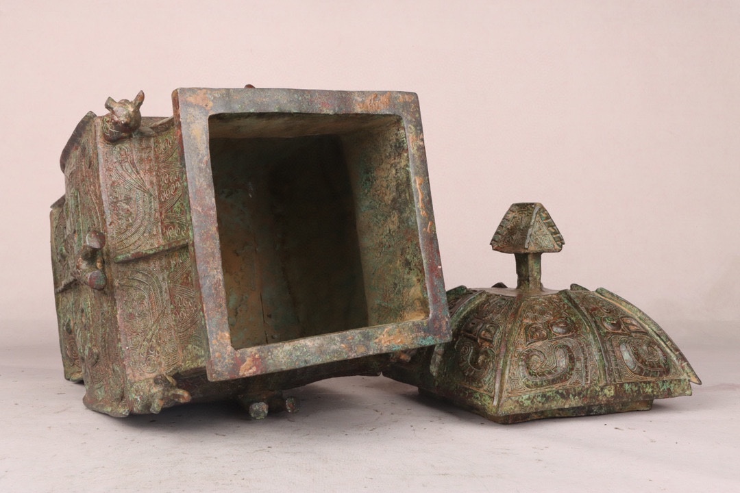 Zhou Dynasty Bronze Square Lei