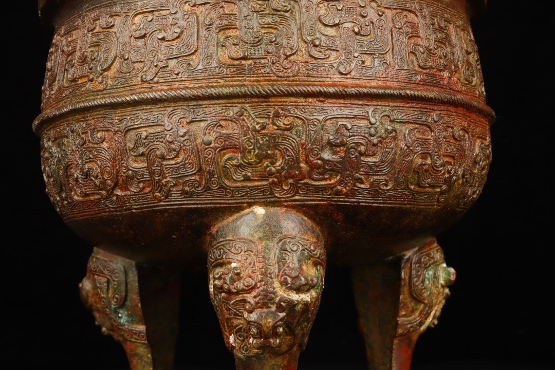 Zhou Dynasty Bronze Man Gong Yuan Ding