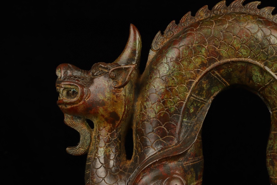 Han Dynasty Bronze Curved Dragon