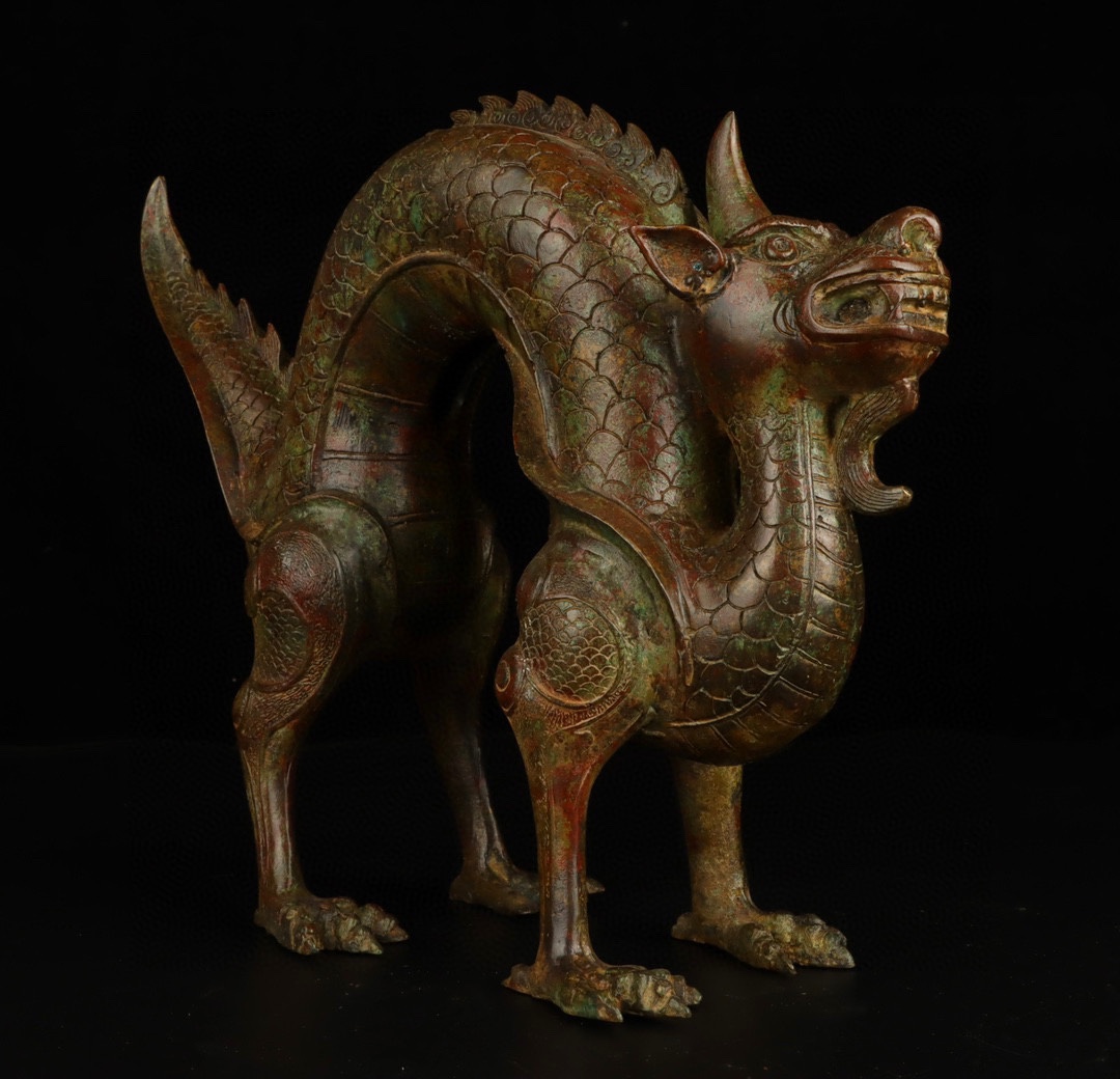 Han Dynasty Bronze Curved Dragon