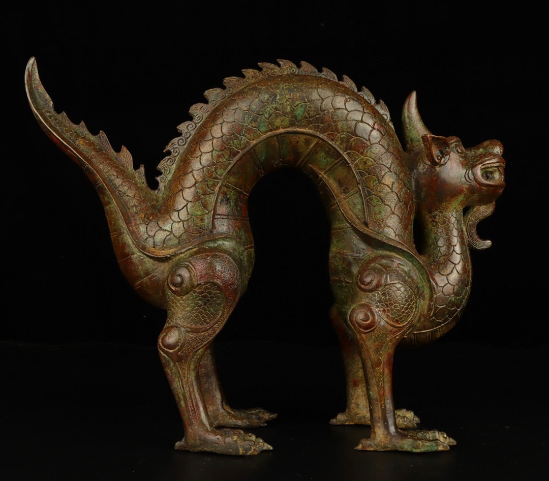 Han Dynasty Bronze Curved Dragon