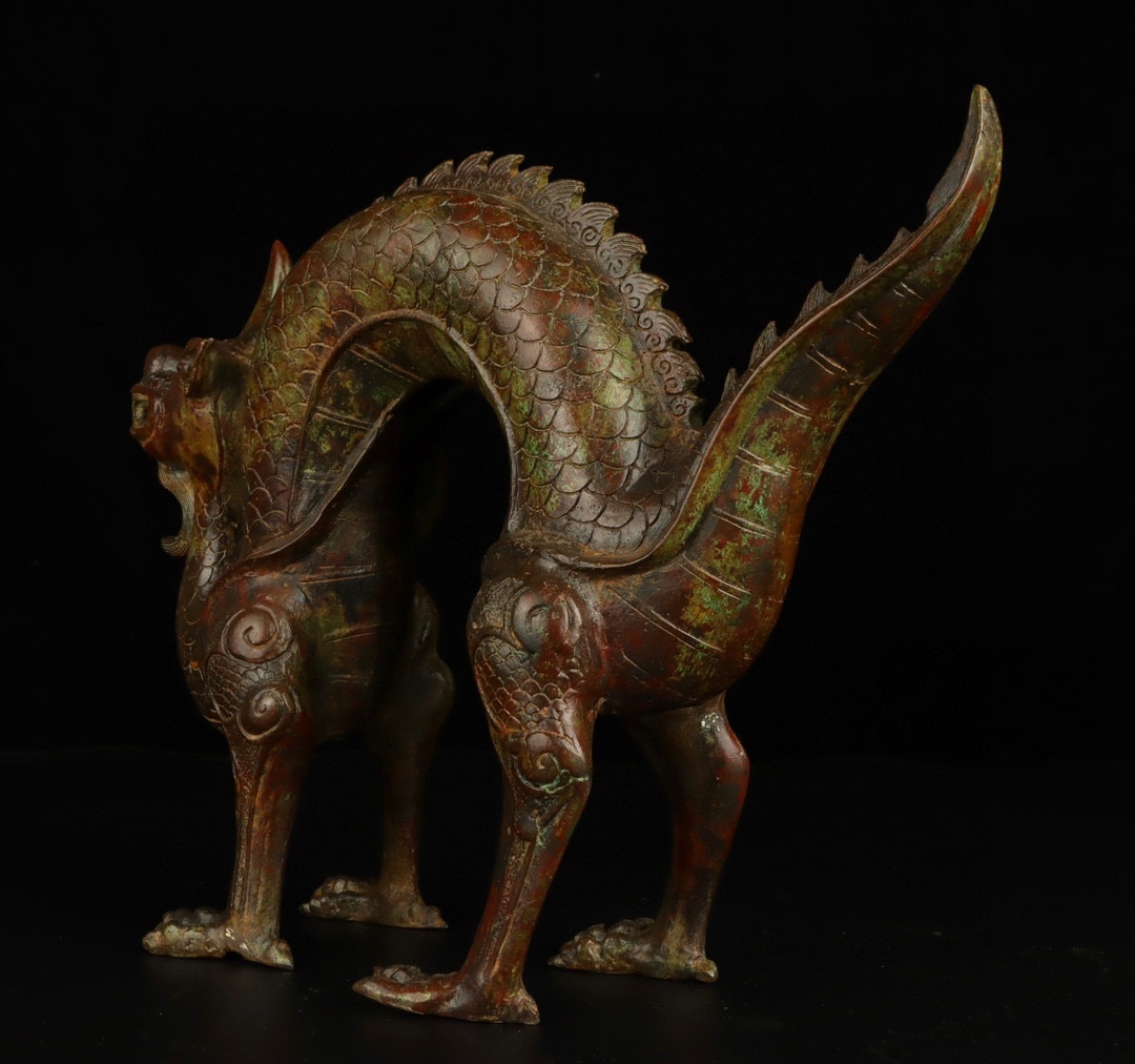 Han Dynasty Bronze Curved Dragon