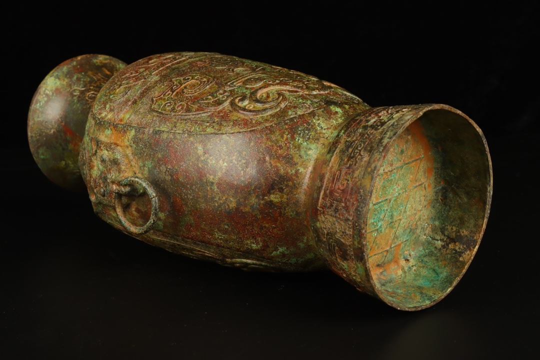 Zhou Dynasty Bronze animal mask bottle