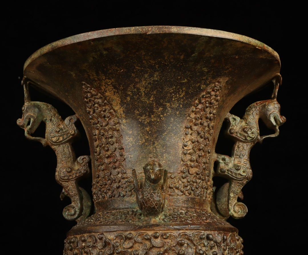 Zhou Dynasty Bronze Double Dragon Circle Zun