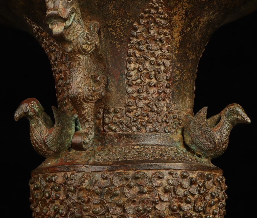 Zhou Dynasty Bronze Double Dragon Circle Zun
