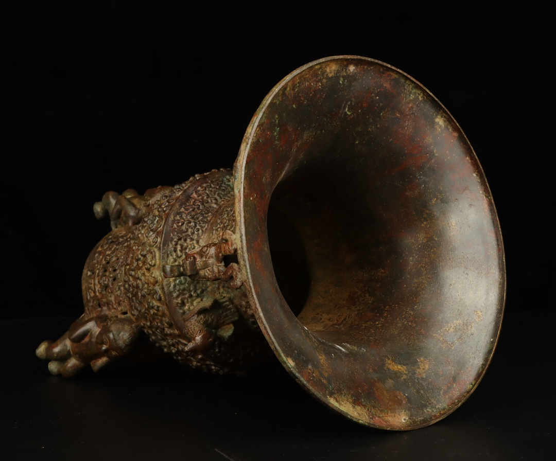 Zhou Dynasty Bronze Double Dragon Circle Zun
