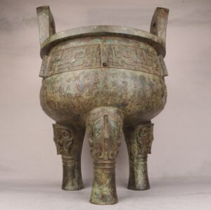 Zhou Dynasty Bronze round tripod with inscriptions