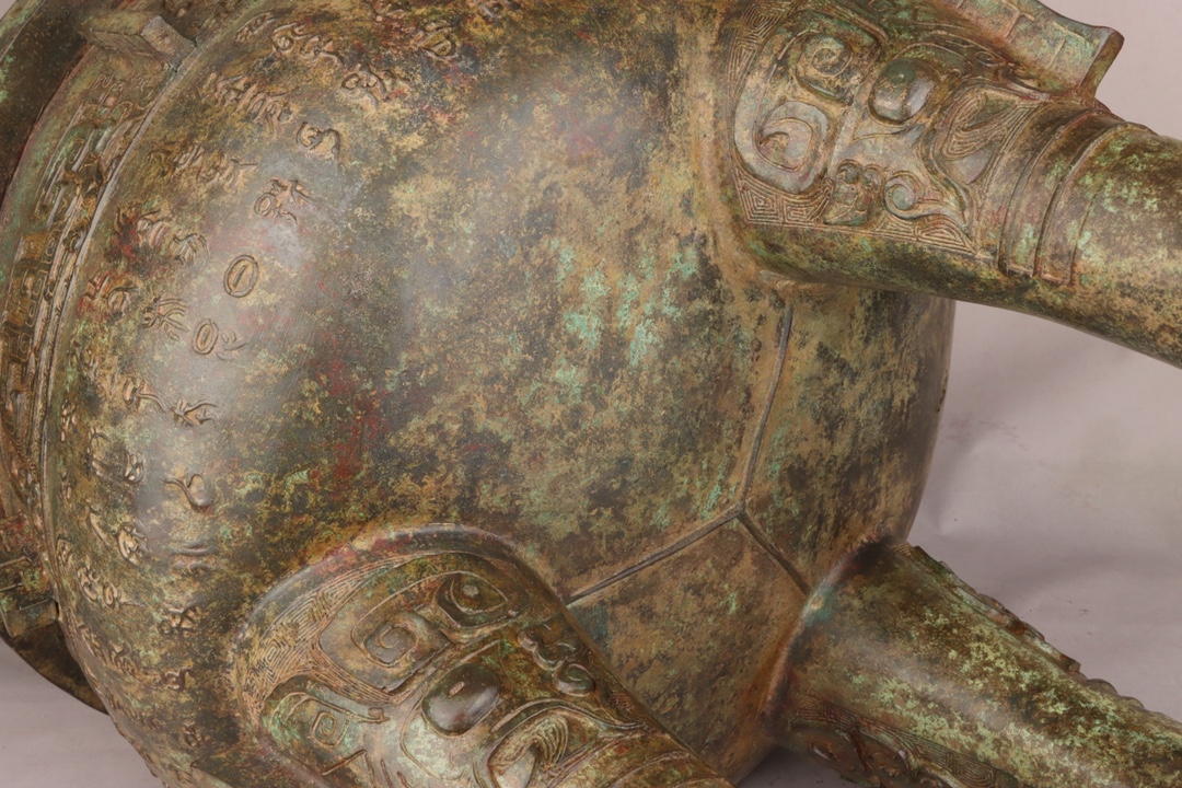 Zhou Dynasty Bronze round tripod with inscriptions