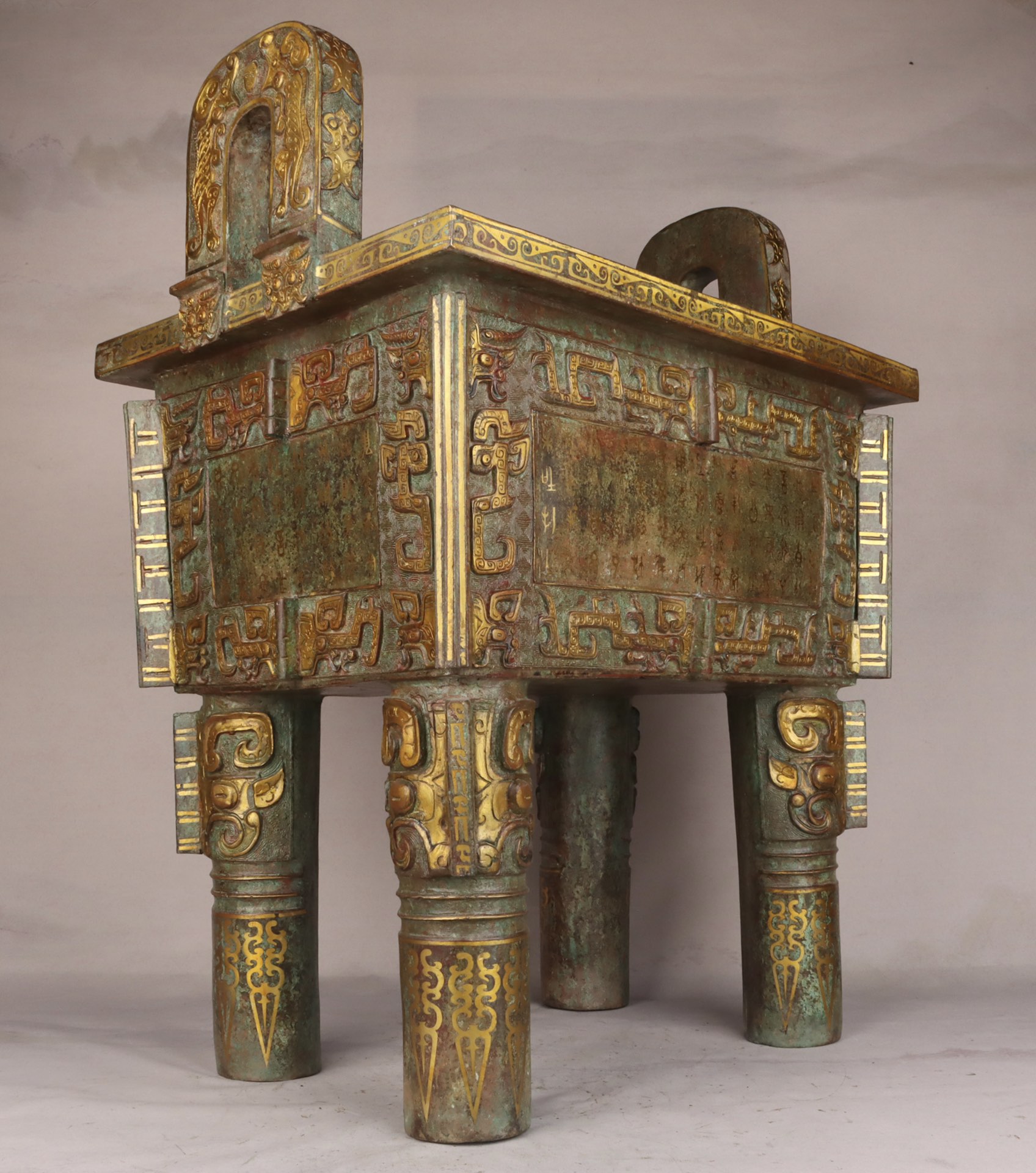 Zhou Dynasty Bronze tripod with gold and silver inscriptions