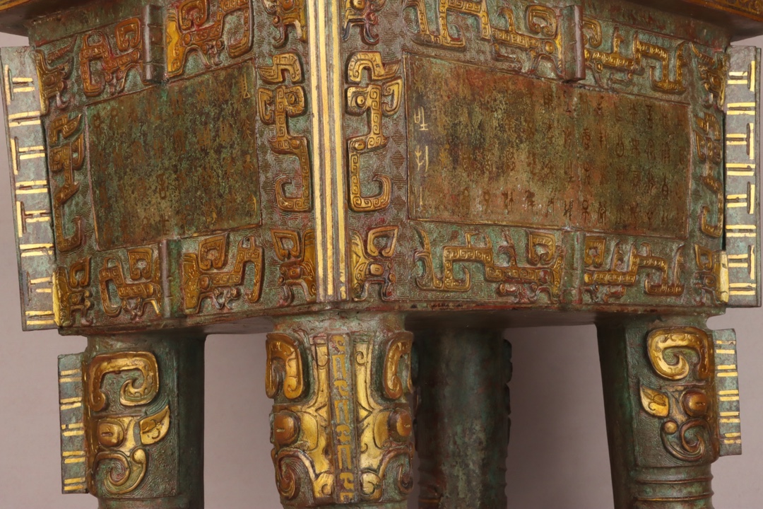 Zhou Dynasty Bronze tripod with gold and silver inscriptions