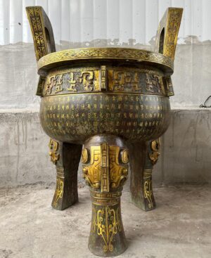 Zhou Dynasty Bronze and gold round tripod