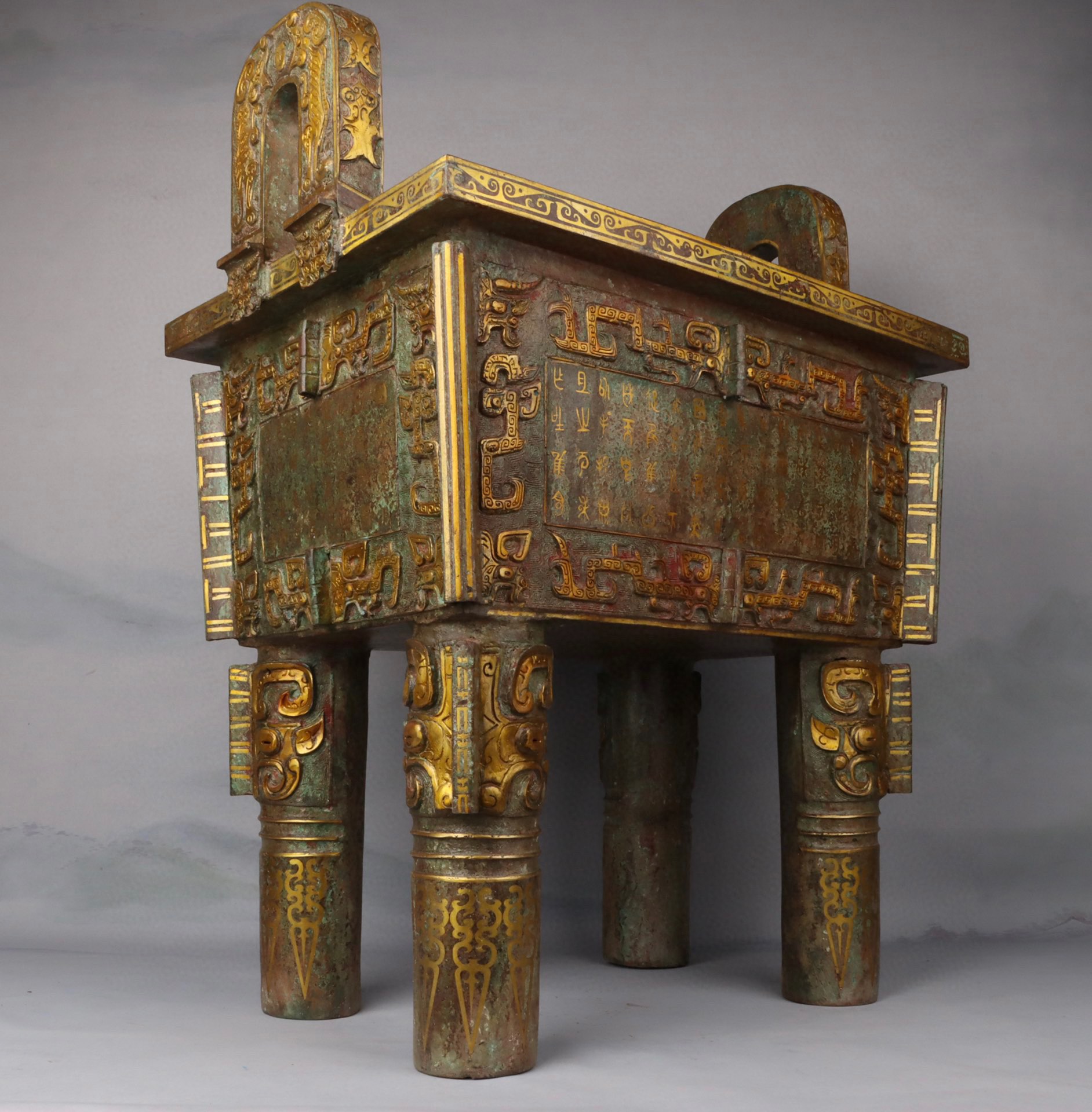 Zhou DynastyBronze and Gold Simuwu Ding