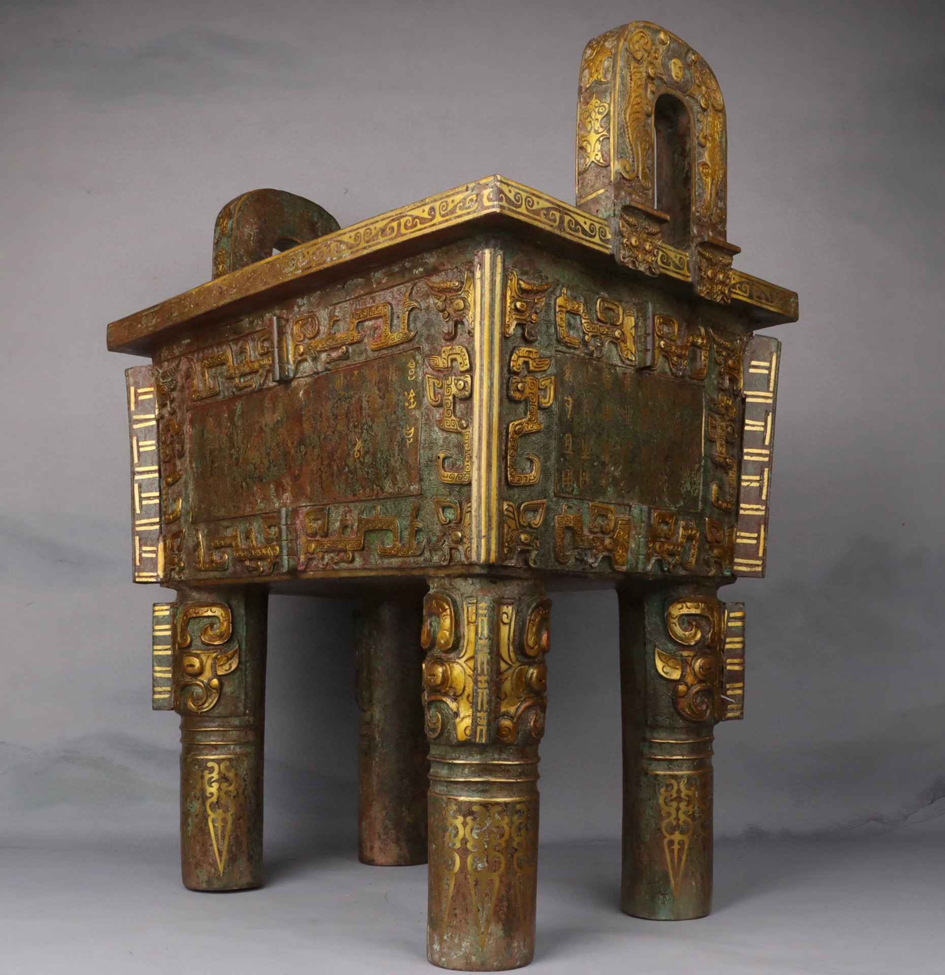 Zhou DynastyBronze and Gold Simuwu Ding