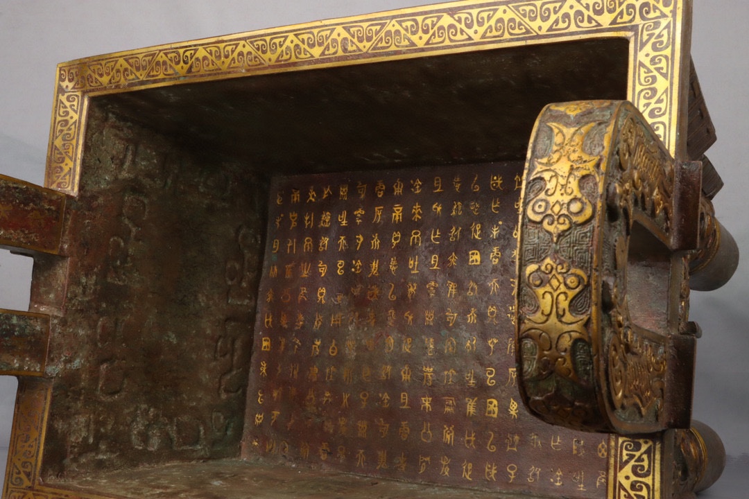 Zhou DynastyBronze and Gold Simuwu Ding
