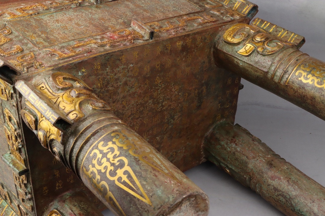 Zhou DynastyBronze and Gold Simuwu Ding