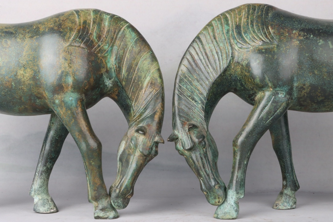 Han Dynasty A pair of bronze drinking horses