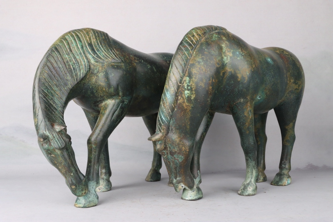 Han Dynasty A pair of bronze drinking horses