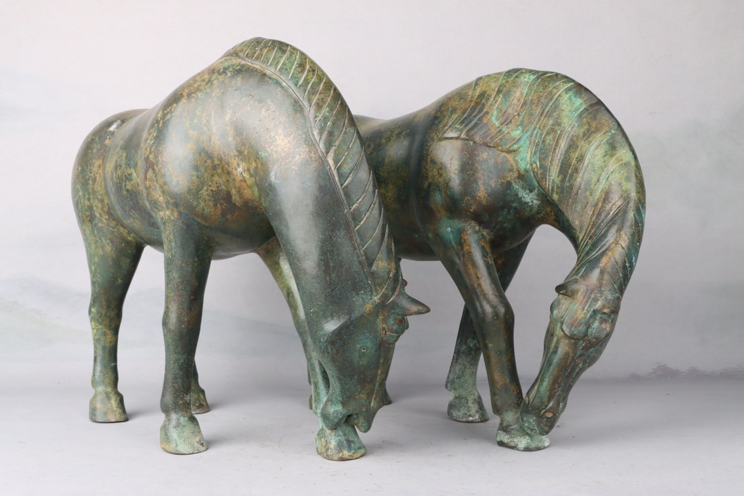 Han Dynasty A pair of bronze drinking horses