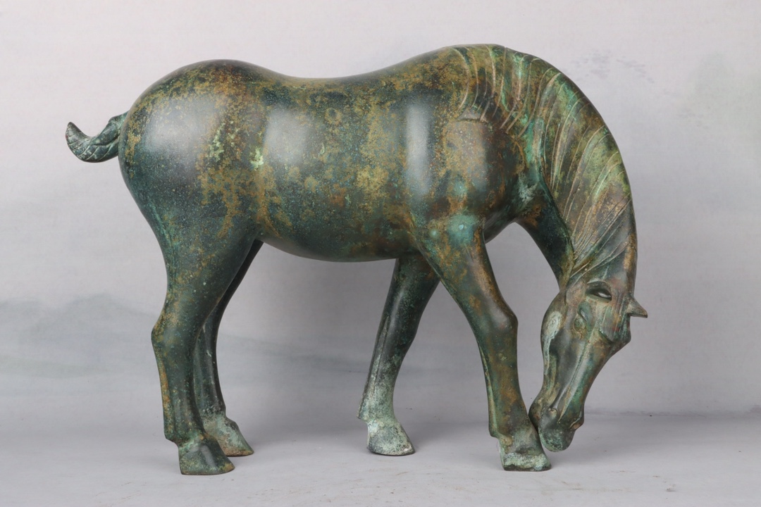 Han Dynasty A pair of bronze drinking horses