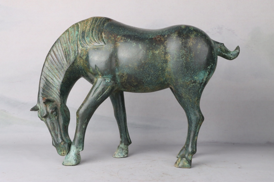 Han Dynasty A pair of bronze drinking horses