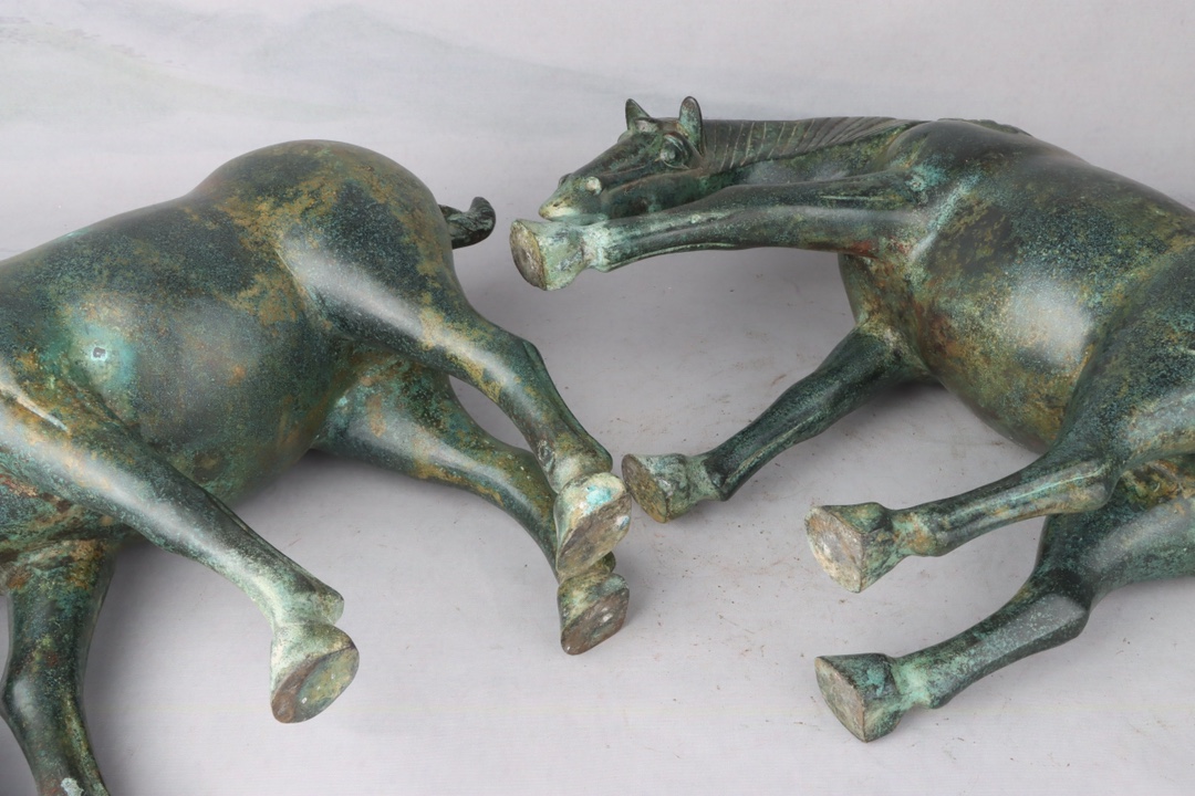 Han Dynasty A pair of bronze drinking horses
