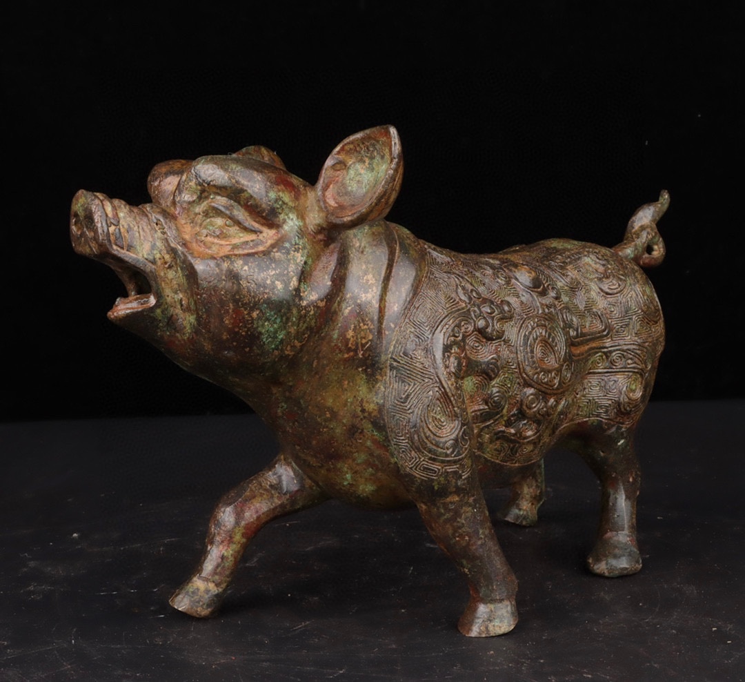 Zhou Dynasty Bronze Pig Statue