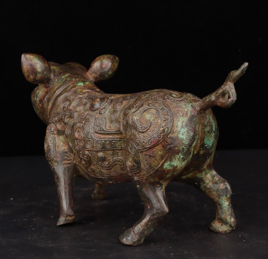 Zhou Dynasty Bronze Pig Statue
