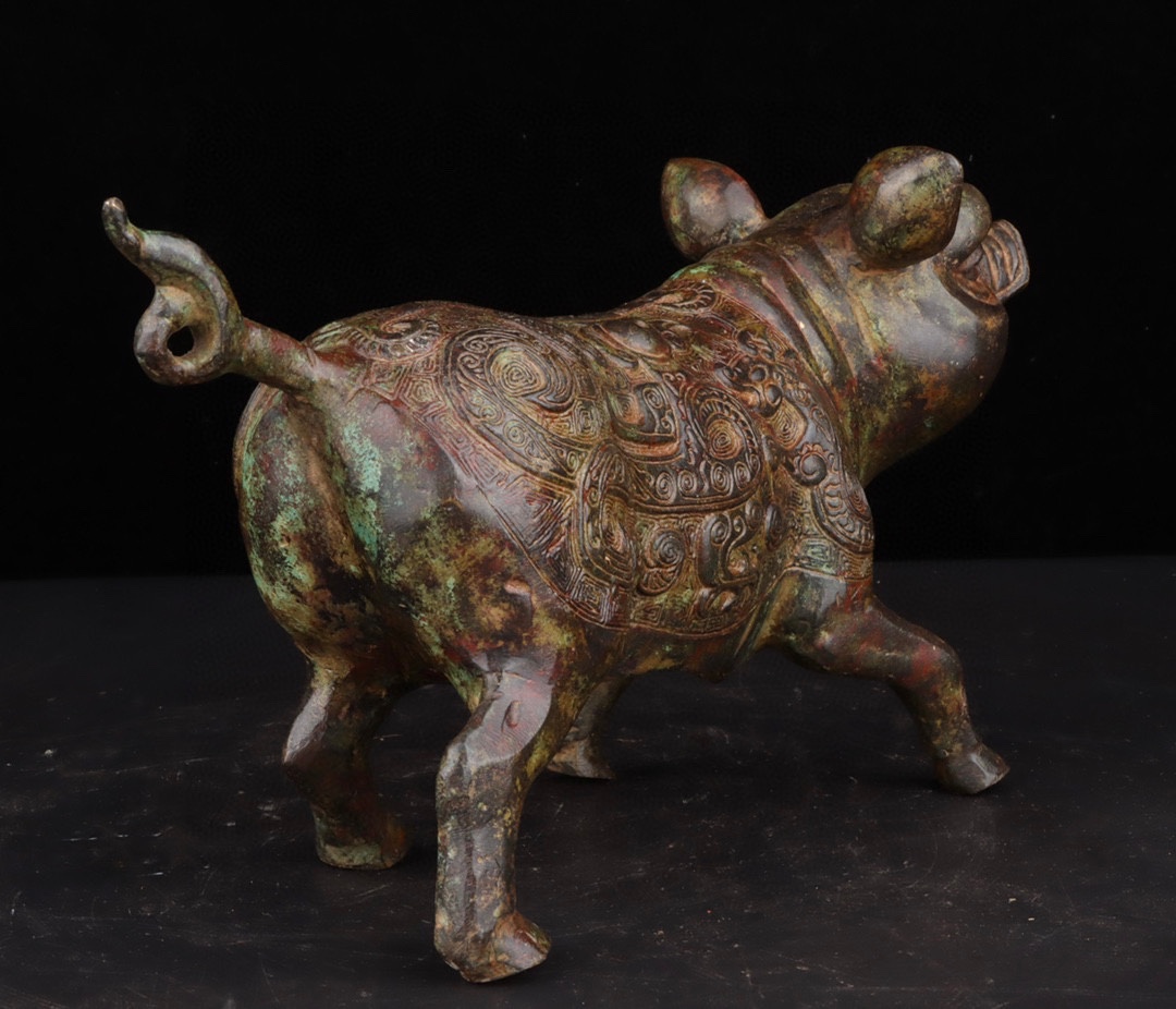 Zhou Dynasty Bronze Pig Statue