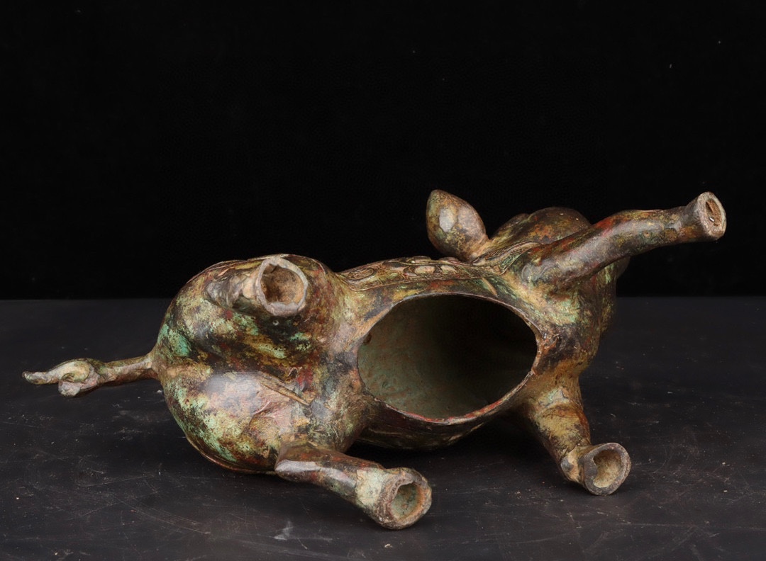 Zhou Dynasty Bronze Pig Statue