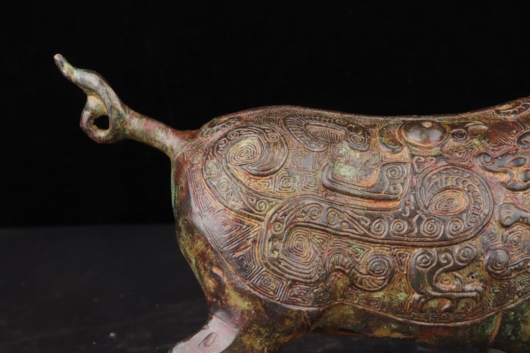 Zhou Dynasty Bronze Pig Statue