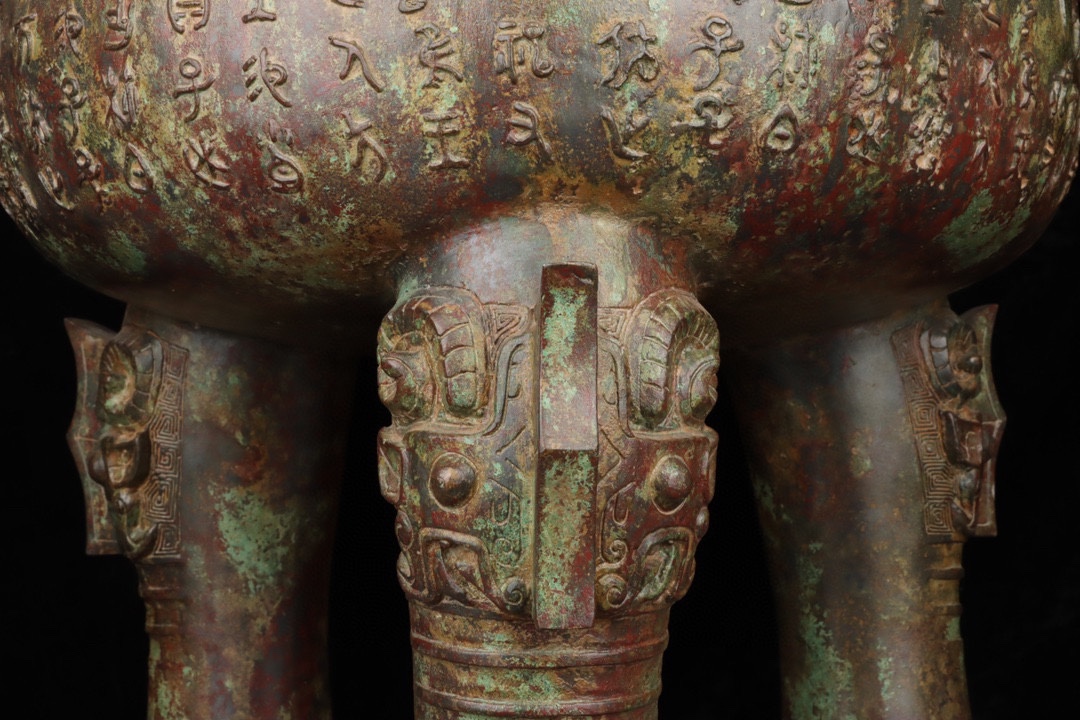 Zhou Dynasty Bronze round tripod with inscriptions