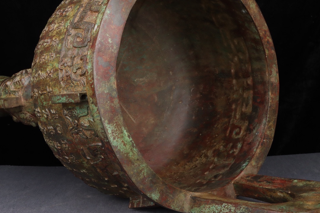 Zhou Dynasty Bronze round tripod with inscriptions