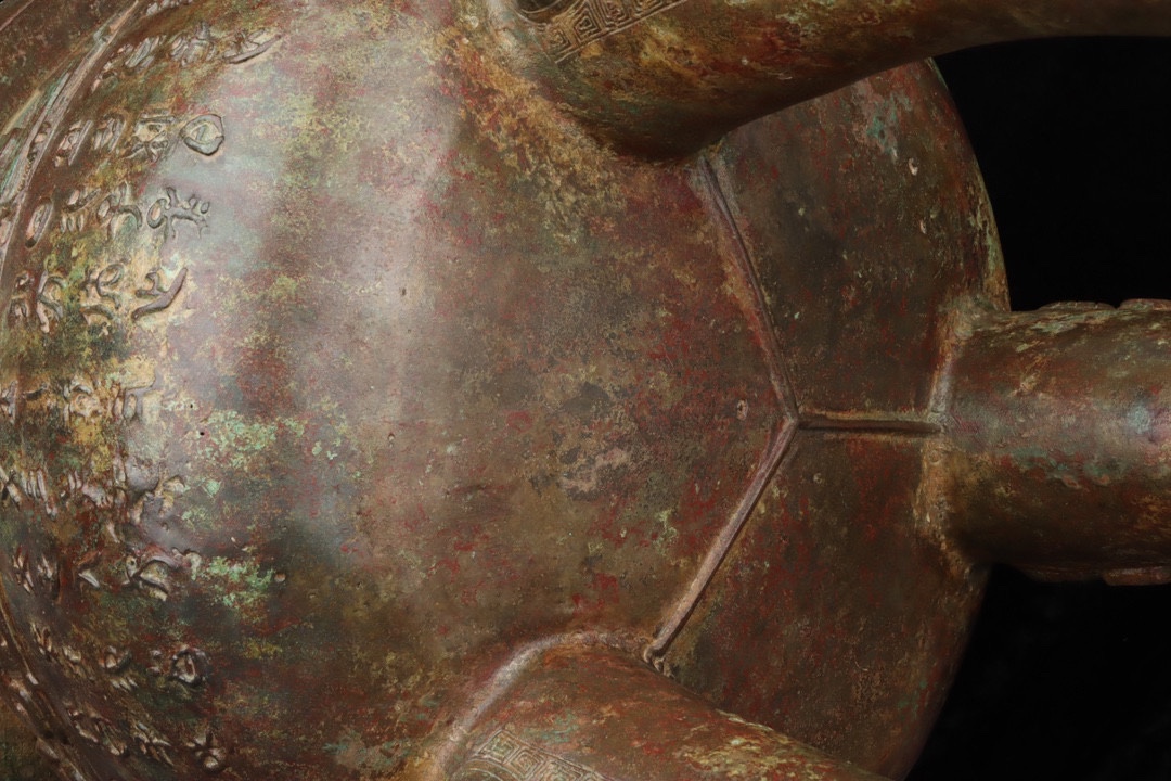 Zhou Dynasty Bronze round tripod with inscriptions