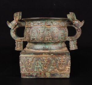 Zhou Dynasty Bronze inscribed square seat Gui