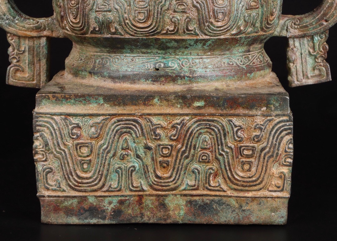 Zhou Dynasty Bronze inscribed square seat Gui