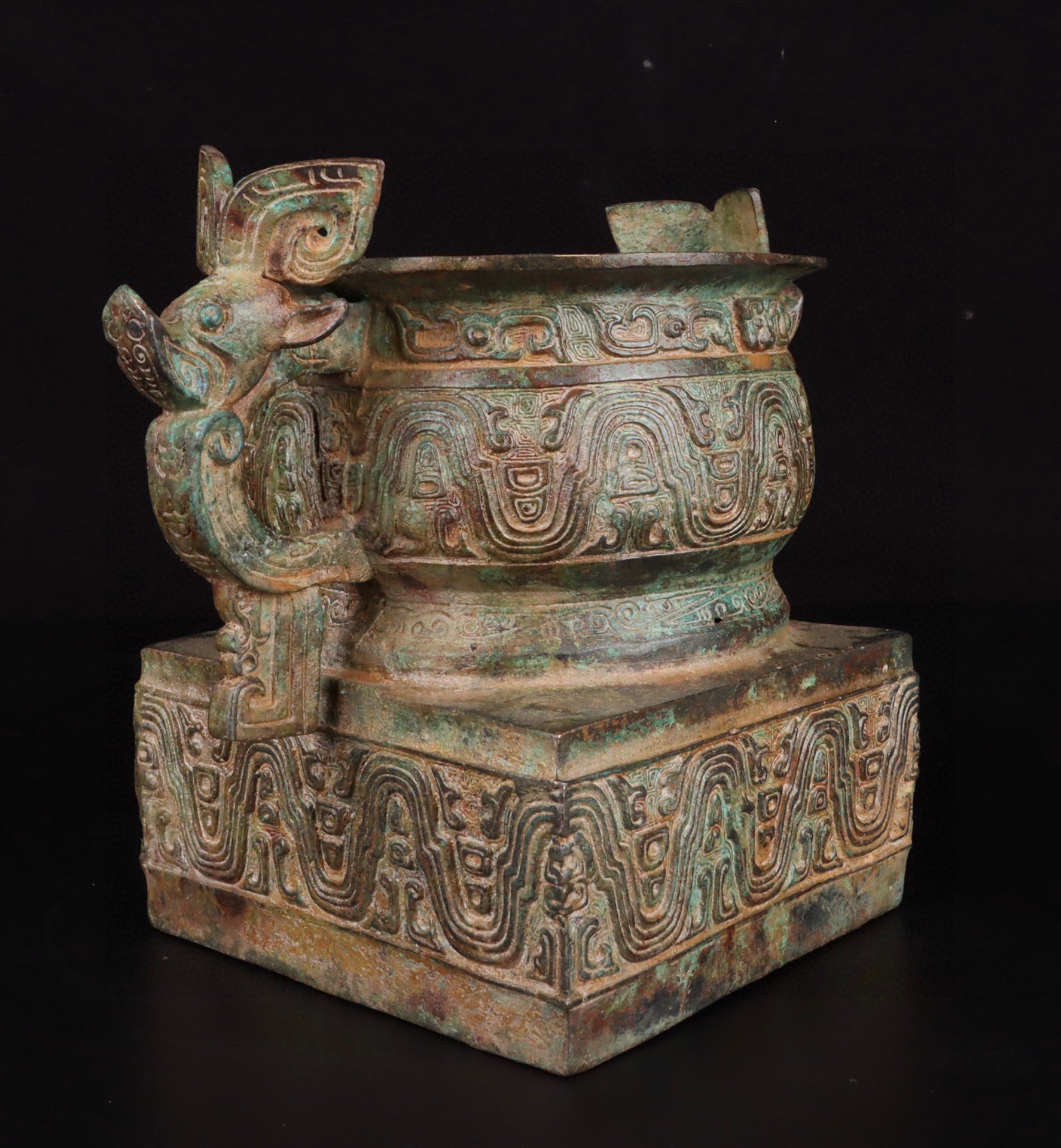 Zhou Dynasty Bronze inscribed square seat Gui