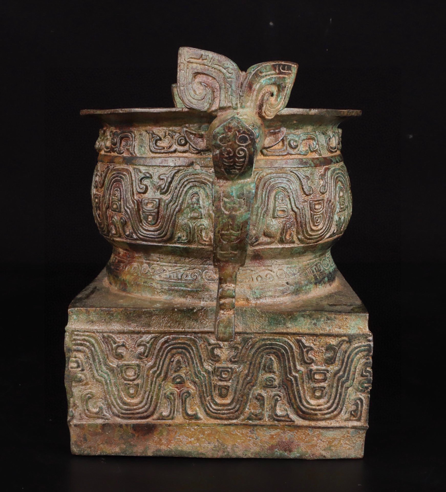 Zhou Dynasty Bronze inscribed square seat Gui