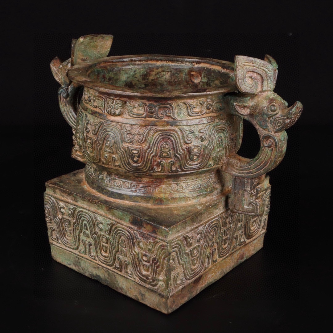 Zhou Dynasty Bronze inscribed square seat Gui