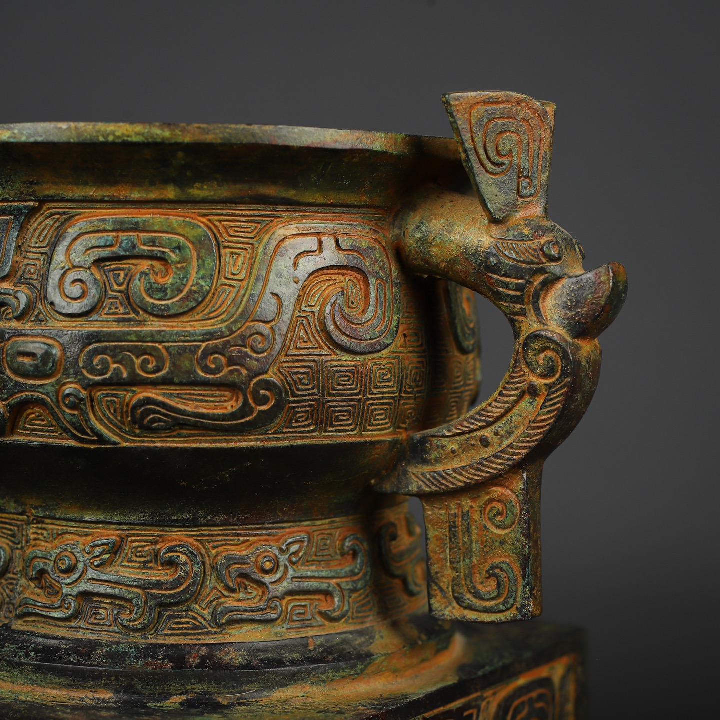 Zhou Dynasty Bronze square gui with animal mask pattern