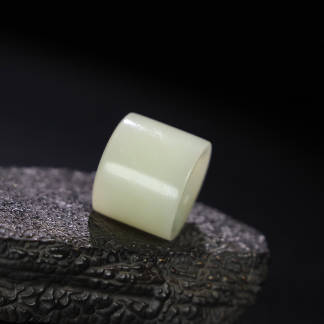 Chinese Natural Jade Carved ring finger